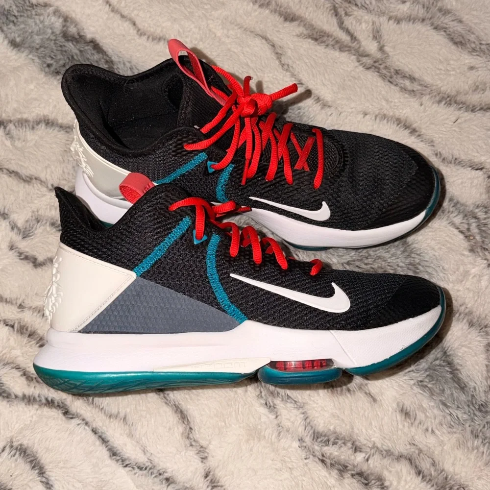 Men’s Nike LeBron Witness 4